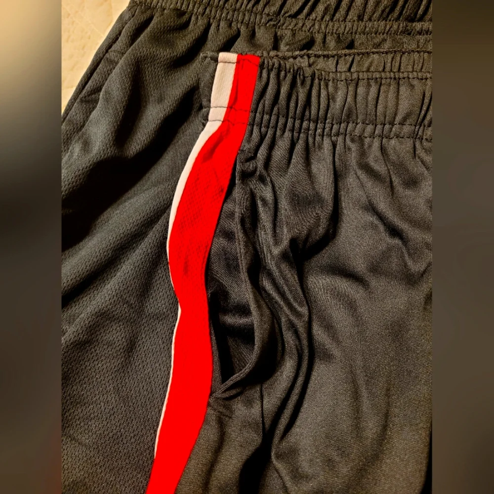 😊 EUC 2 Boy's Black Reebok Shorts 14 / 16